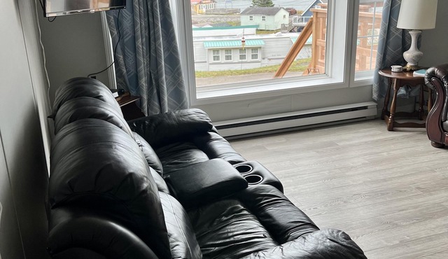 Blue Whale Cottage | Hot Tub & Sea Cave Views