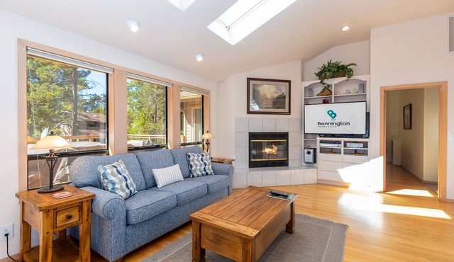 BLUE05 - Spacious Home, Close to the Deschutes River, Hot Tub, 2 Ensuites