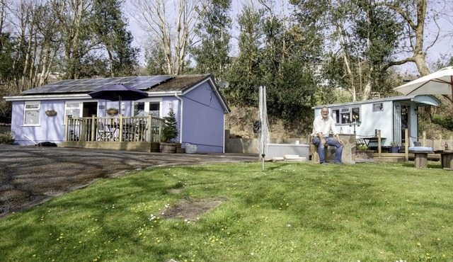 Bluebell Cottage - Fully equipped bungalow with superb sea views.
