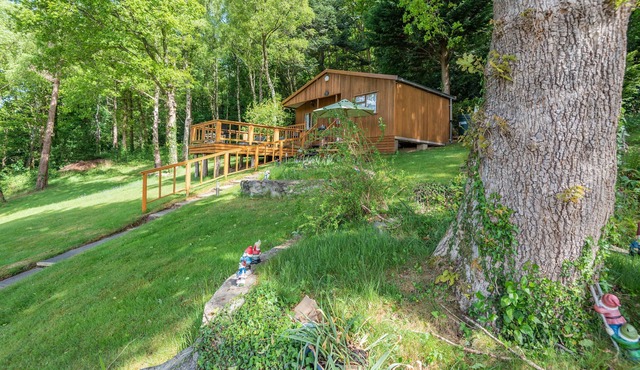 BLUEBELL COTTAGE, romantic, character holiday cottage in Llanrwst