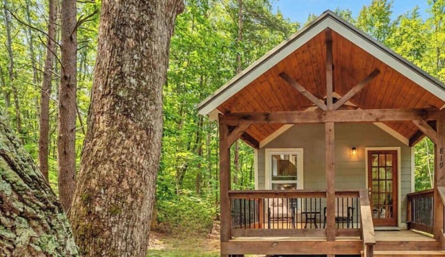 Bluebell Cottage with private fire pit!