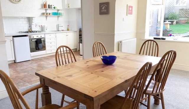 Bluebell House - Sea Views & Garden