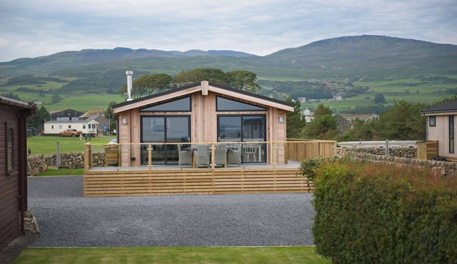 Bluebell Lodge - a lodge that sleeps 6 guests in 3 bedrooms