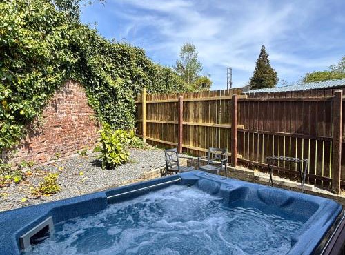 Bluebell Lodge 7 with Hot Tub