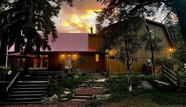 BlueBell Main House · Secluded Mountain Home w/Giant Great Room & Pond