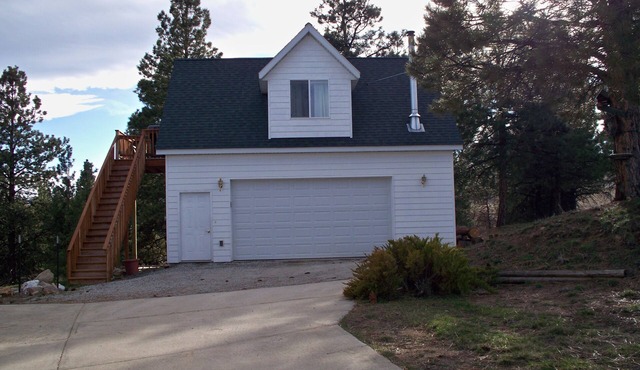 Bluebell Mountain Studio Loft with indoor Garage Parking - Helena/Jefferson City