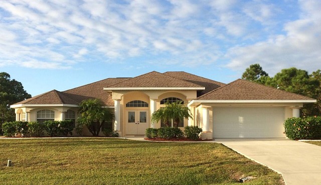 Bluebell Villa. Outstanding Luxury Lakeside 4 Bedroom Villa