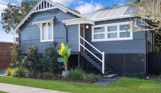 BLUEBELL-WALK TO TOWN