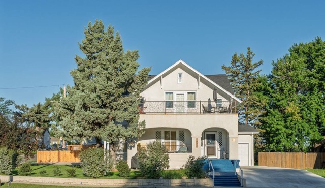 Bluebelle SD Historic Vacation Home - Sleeps 10 - Perfect for Family & Friends