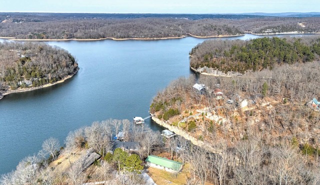 Blueberry Bliss Family Retreat on Beaver Lake near Hickory Creek