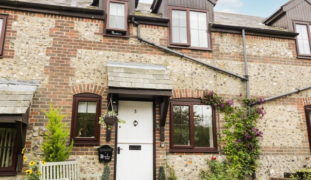 BLUEBERRY COTTAGE, family friendly, with open fire in Cerne Abbas