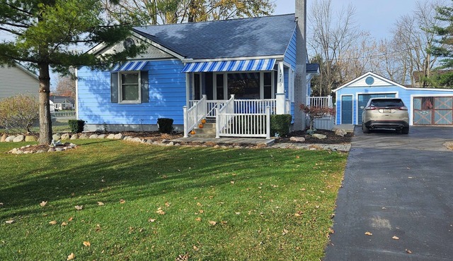 Blueberry Hill.sweet 3 bedroom vacation home in beautiful St. Clair.