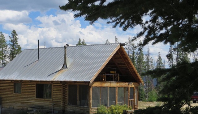 Bluebird cabin in Stanley, Idaho