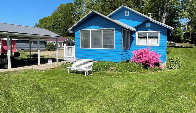 Bluebird Cottage: Cozy Rustic Lakefront Escape at The Pier, Perfect for 6!