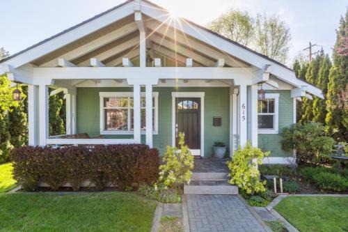 Bluebird Day - Cascadia Craftsman