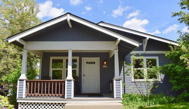 Bluebird Day - Kokanee Cottage