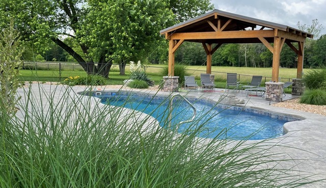 Bluebird Meadows W/hot Tub and Pool Special