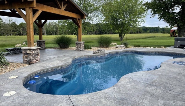 Bluebird Meadows with In-ground Pool and Hot Tub! 125 ACRES TO EXPLORE