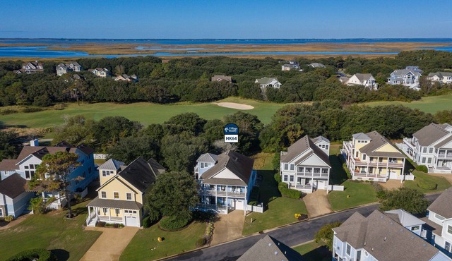 Bluebird: Saltwater Pool, Hot Tub. Golf Community