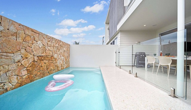 Bluebird Villa - 3min Stroll to Bokarina Beach