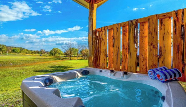 Bluebonnet Cottage, Hot tub, Fire pit, Sleeps 4!