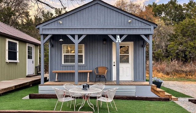 Bluebonnet Studio near Lake Weatherford & Dove Ridge Vineyard