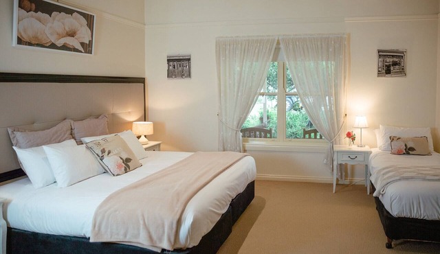 Bluebush Estate - The Country House - Stunning Country Charm, Gardens & Sunsets