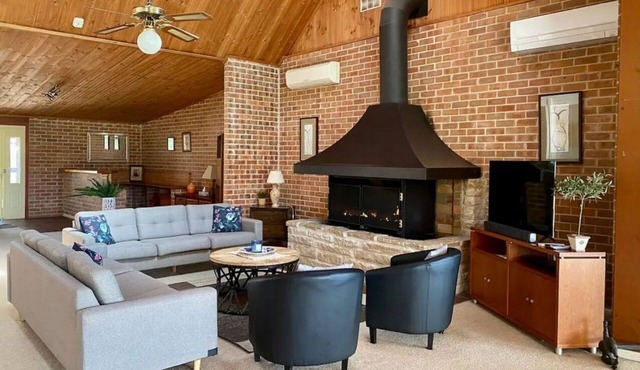 Bluebush Estate - The Lodge - Group Accommodation at it's Best!