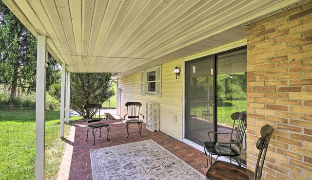 Bluefield Retreat w/Pool Table: Near Parks!