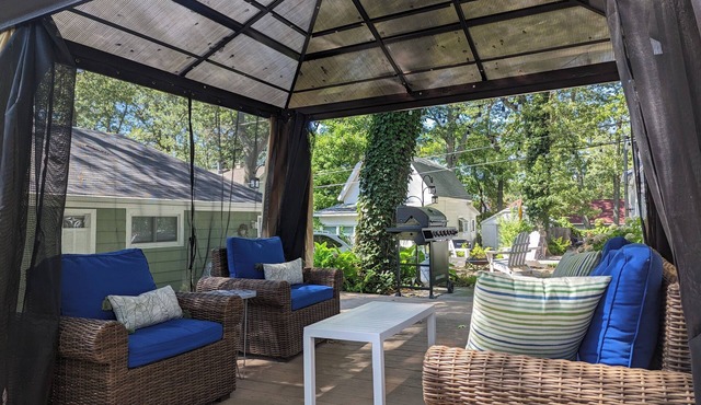 Bluegill Cottage: Sunny Summer Lake Days