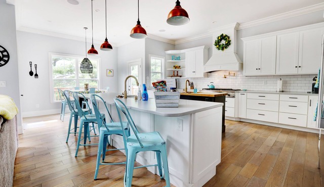 Bluegrass Boujee, Hot Tub, Bar, Game room, Chef kitchennn