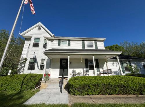 Bluegrass Resort - Nature rich escape, Between the Creation & ARK, Fully equipped kitchen, Pet friendly, Fire pit