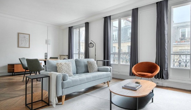 Blueground | Épinettes, near foodie area