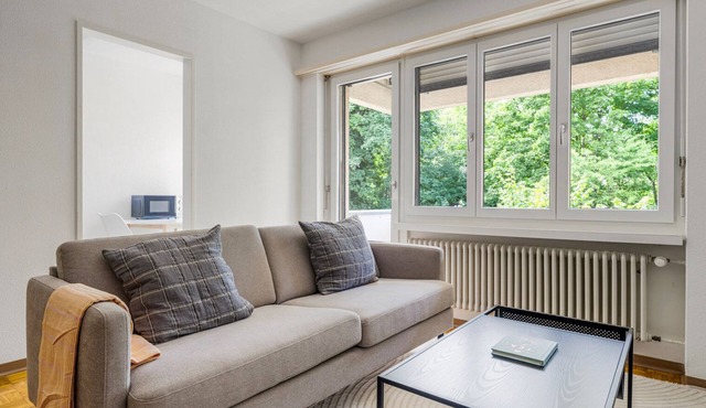 Blueground | Affoltern, balcony, nr Uetliberg