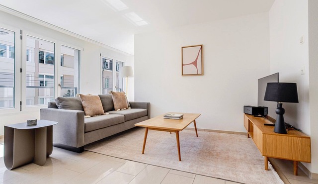 Blueground | Am Ring, balcony, nr Kunstmuseum