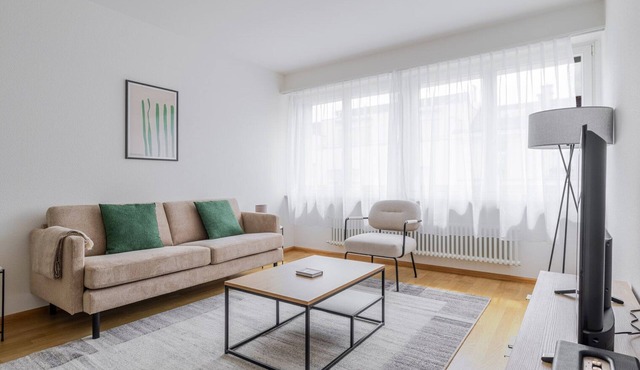 Blueground | Am Ring, balcony, nr Kunstmuseum