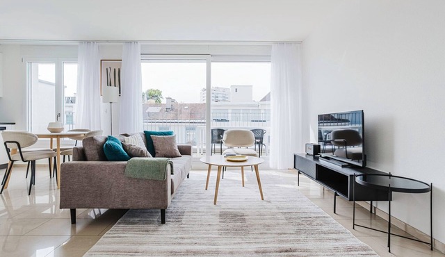 Blueground | Am Ring, private w/d, furnished