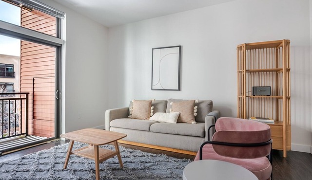 Blueground | Assembly Square, pool, nr Mystic River