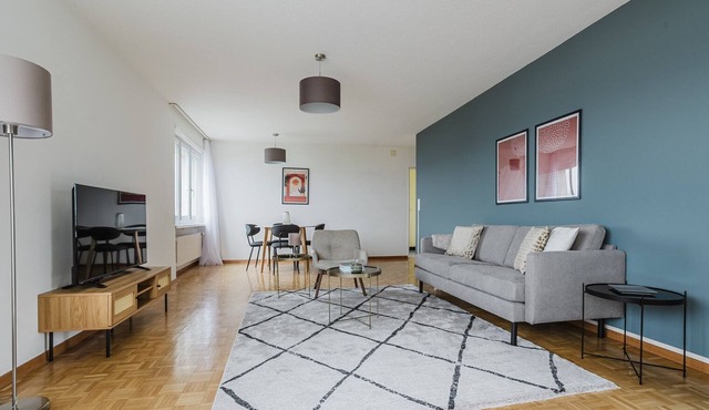 Blueground | Au, w/d, clost to local market