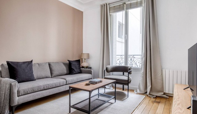 Blueground | Batignolles, office & intercom