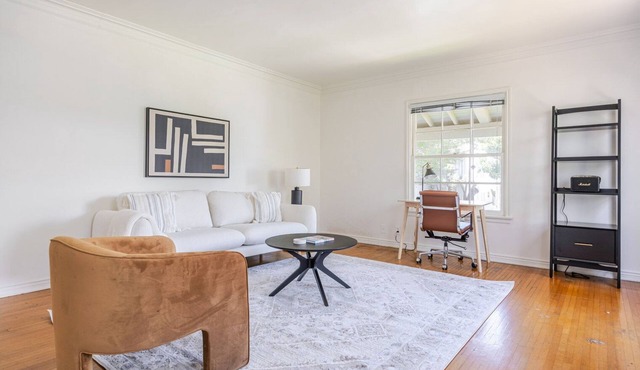 Blueground | Beverly Hills, view, nr Beverly Gardens Park