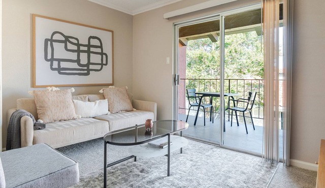 Blueground | Campbell, pool, nr Campbell Park