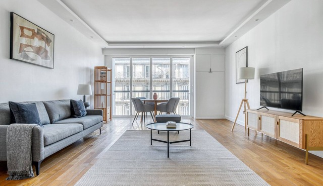 Blueground | Champs Elysées, elevator, nr shops