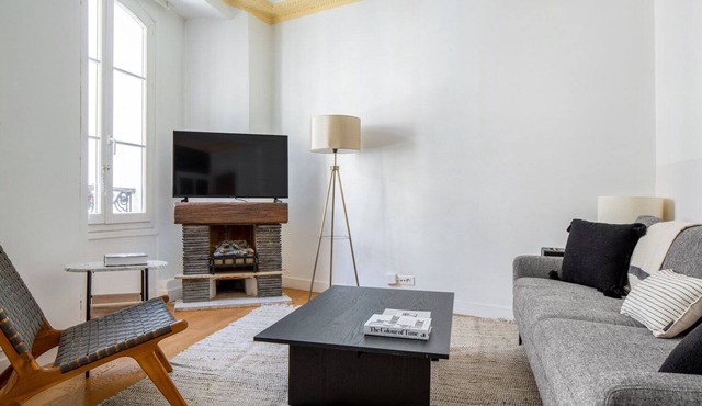 Blueground | Champs-Élysées, by the Grand Palais