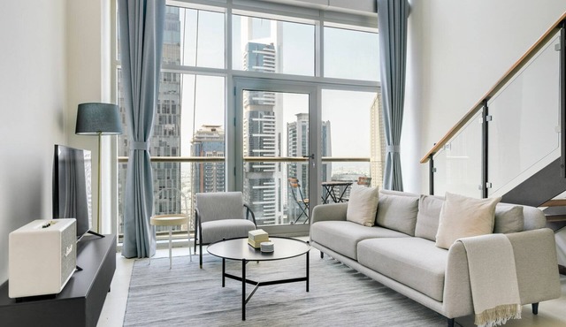 Blueground | DIFC, pool, nr Dubai Frame