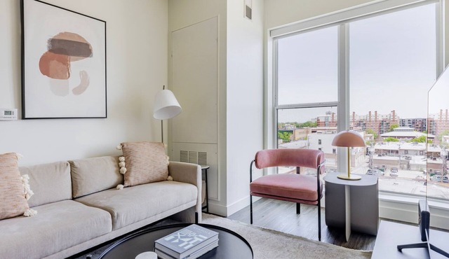 Blueground | Elmhurst, pool, nr Elmhurst Art Museum