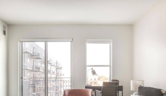 Blueground | Elmhurst, pool, nr Elmhurst Art Museum