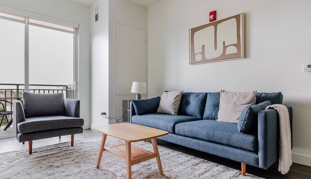 Blueground | Elmhurst, pool, nr Elmhurst Art Museum