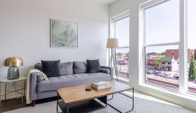 Blueground | Elmhurst, pool & gym, nr park