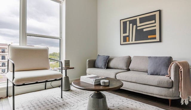 Blueground | Elmhurst, pool, nr Elmhurst Art Museum